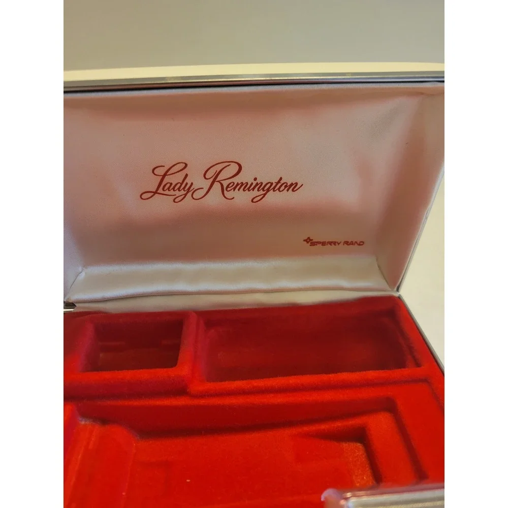 Vtg Lady Remington Electric Shaver MCM Grooming Kit Pink Gold - Untested no Cord